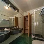 New Petit Hotel