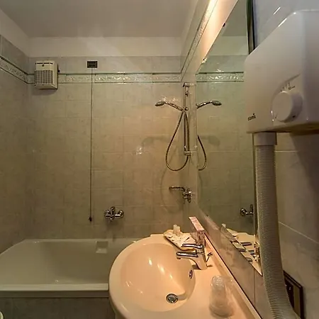 New Petit Hotel 3*