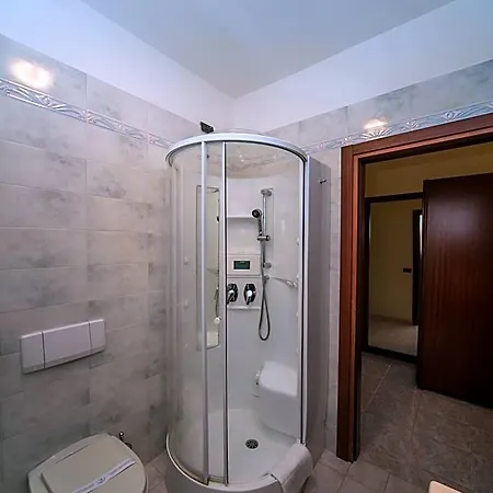 New Petit Hotel 3*